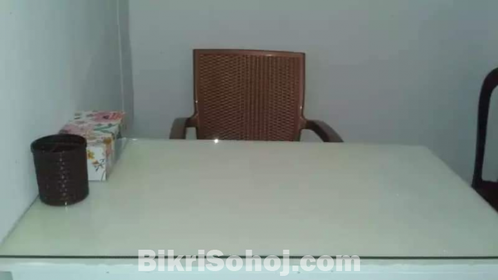 ওষুধ দোকানের ফার্নিচার